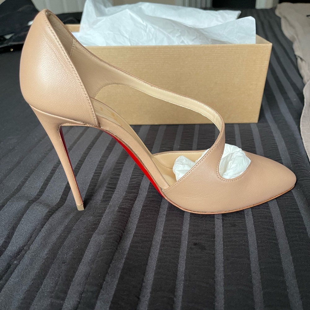 Loubiton Catchy one 100 Nude Pumps